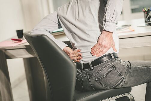 dolor lumbar en un hombre