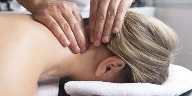 masaje de cuello para la osteocondrosis cervical
